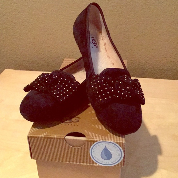Ugg Alloway Flat w/ Studded Bow - Picture 1 of 7